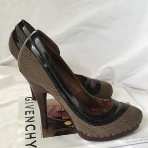 NWOT Naughty Monkey Heels
